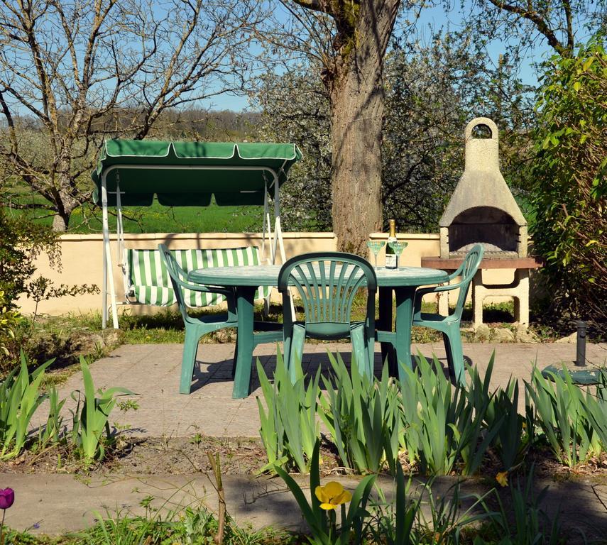 Chez Madeleine Bed and Breakfast Saint-Colomb-de-Lauzun Buitenkant foto