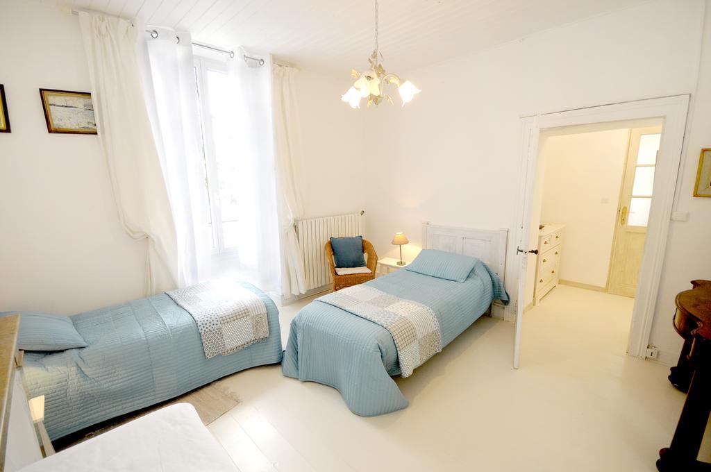 Chez Madeleine Bed and Breakfast Saint-Colomb-de-Lauzun Kamer foto