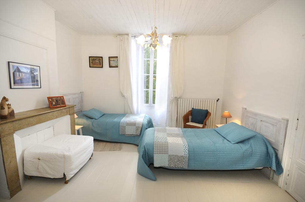 Chez Madeleine Bed and Breakfast Saint-Colomb-de-Lauzun Kamer foto
